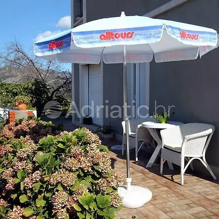 Kneze Nikolina Apartamento Račišće